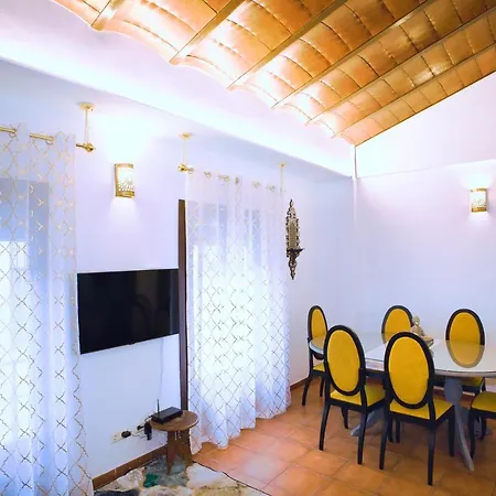 Insight, Mirador San Nicolas, Parking Included