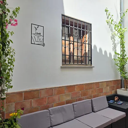Nasrid House - Casa Amplia Para 12 Con Patio Y Aire Acondicionado Holiday home