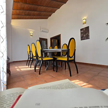 Holiday home Nasrid House - Casa Amplia Para 12 Con Patio Y Aire Acondicionado