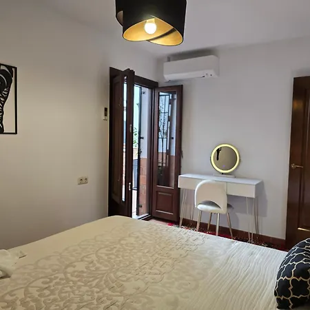 Holiday home Nasrid House - Casa Amplia Para 12 Con Patio Y Aire Acondicionado Granada