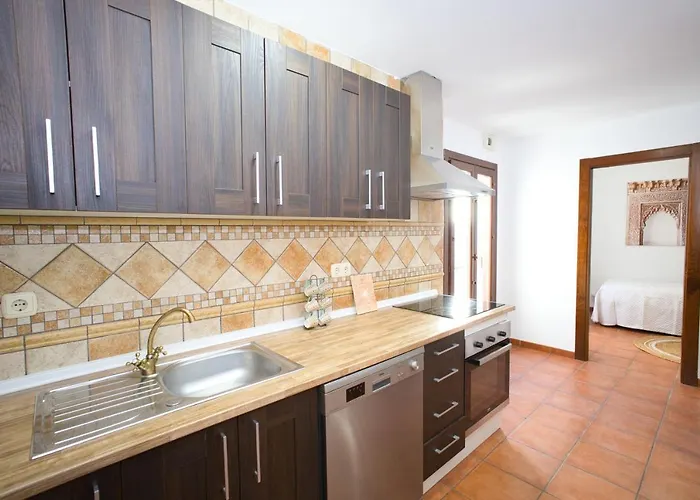 Le Grand Sultan 1492, Mirador San Nicolas, Parking Included *