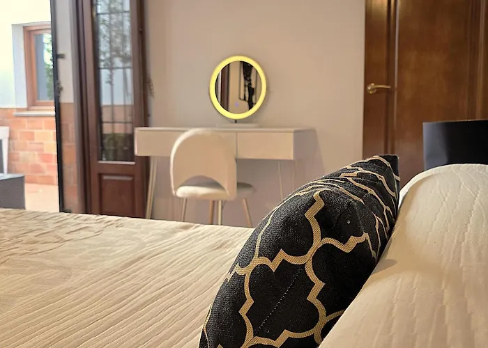 Le Grand Sultan 1492, Mirador San Nicolas, Parking Included *